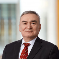 R. Engin AKÇAKOCA fotoğrafı